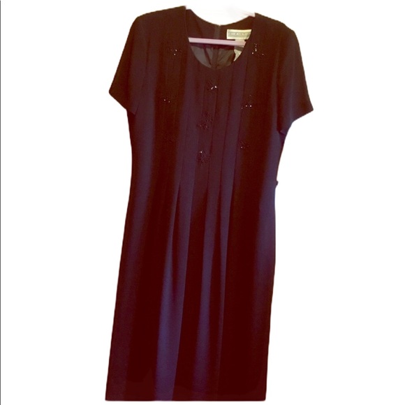 New black dress 👗 Stunning ❤️ - Picture 2 of 9